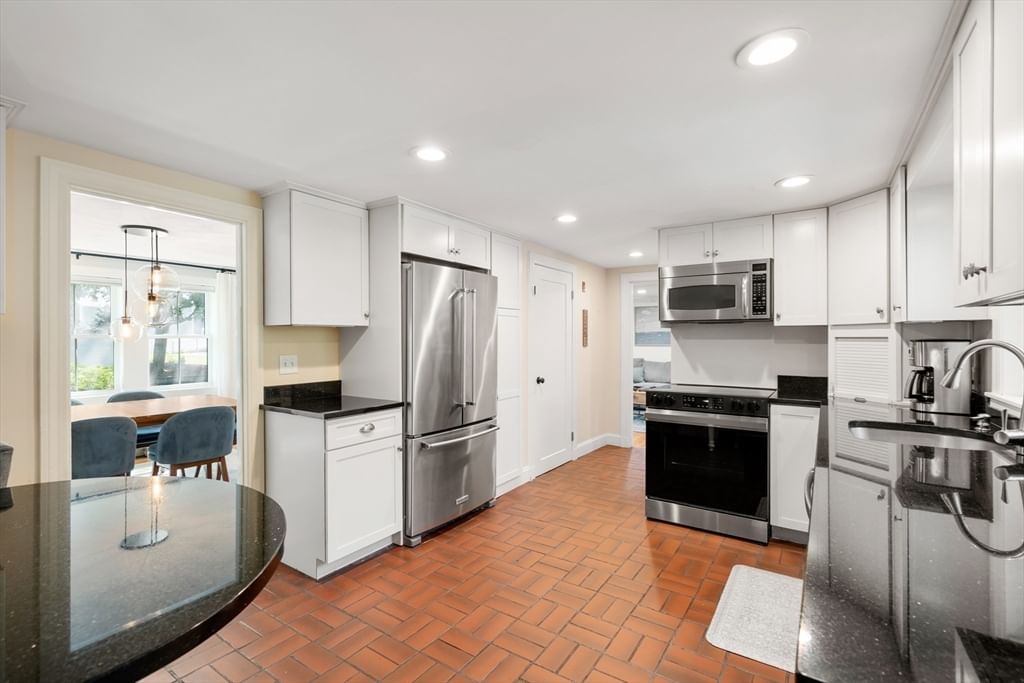 14 Fuller Brook Ave Needham — Photo 11 of 32