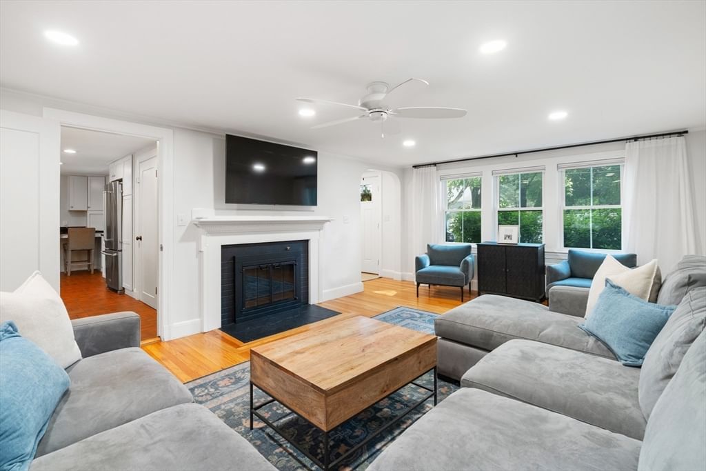 14 Fuller Brook Ave Needham — Photo 5 of 32