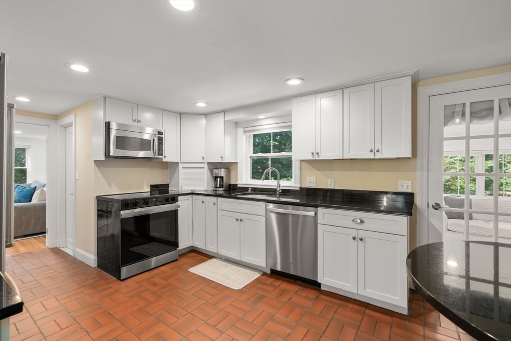 14 Fuller Brook Ave Needham — Photo 9 of 32