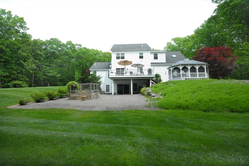 8 Barton Rd Harvard — Photo 2 of 24