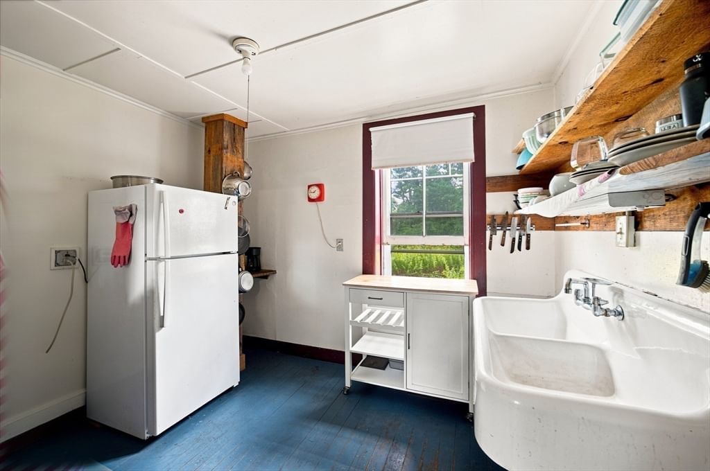 158 Skyline Trl Middlefield — Photo 13 of 40