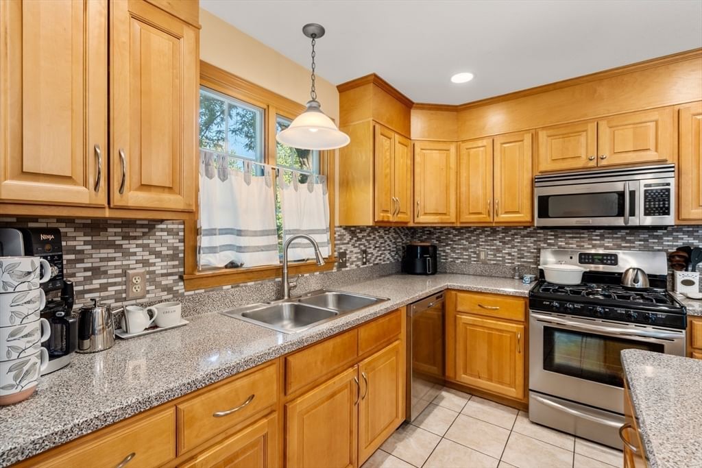 19 Gerard Lane #19 Chicopee — Photo 13 of 31