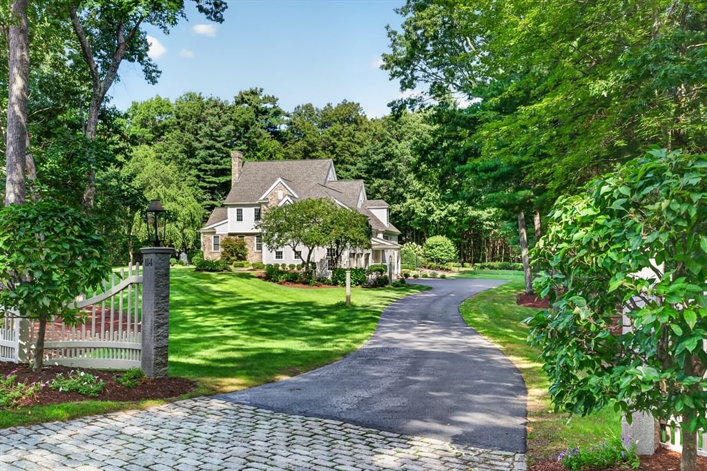 114 Fox Run Rd Bolton — Photo 3 of 42