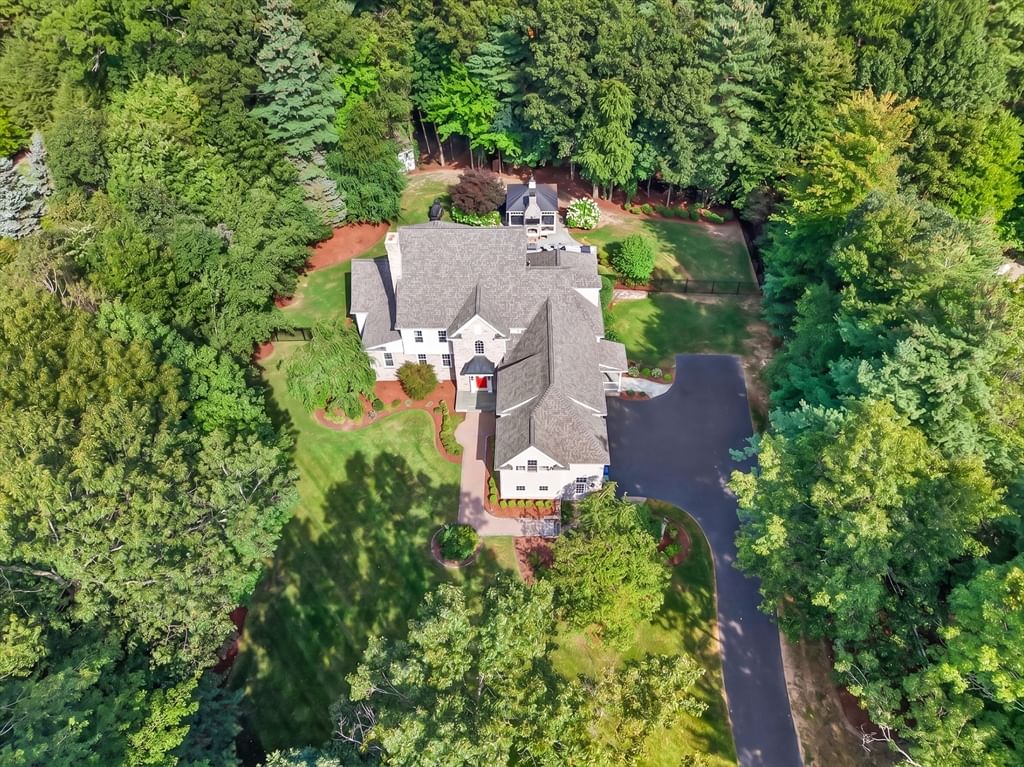 114 Fox Run Rd Bolton — Photo 6 of 42