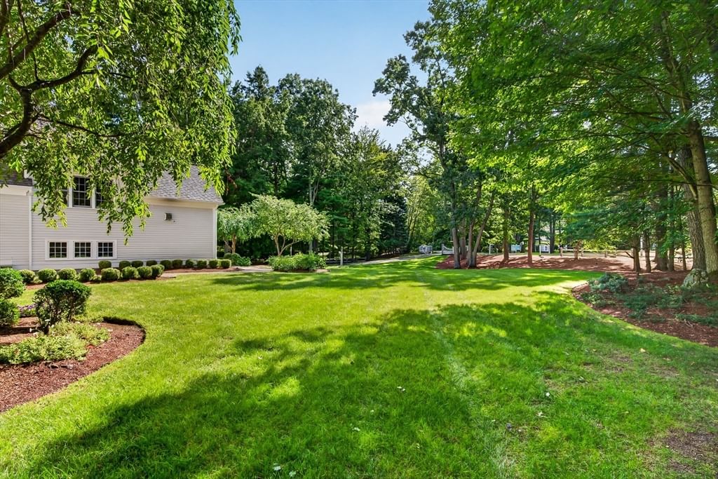 114 Fox Run Rd Bolton — Photo 7 of 42