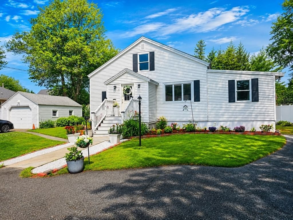 56 Kirby Ave Lunenburg — Photo 1 of 41