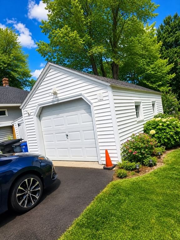 56 Kirby Ave Lunenburg — Photo 2 of 41