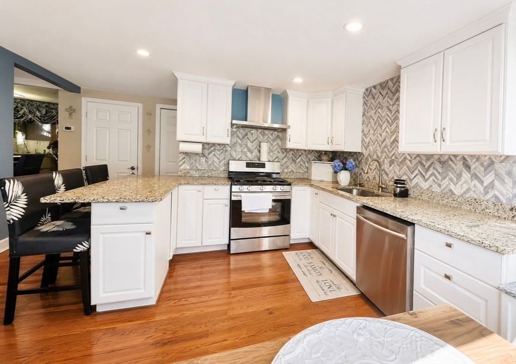 56 Kirby Ave Lunenburg — Photo 9 of 41