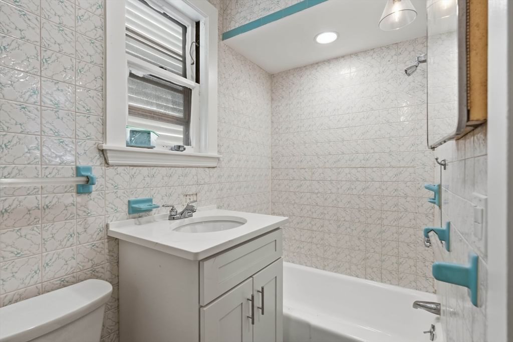 487-489 Sumner Street Boston — Photo 11 of 40