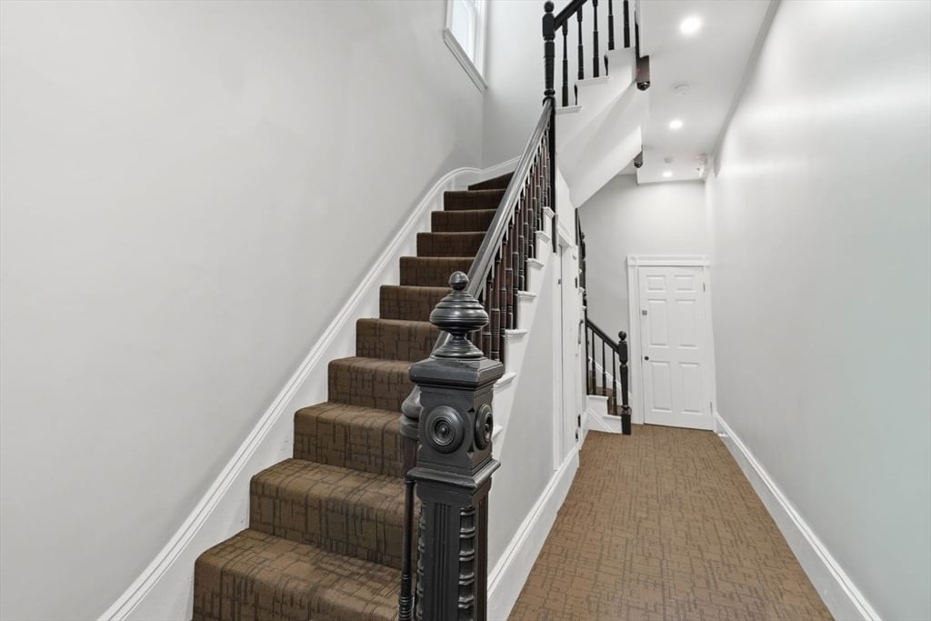 487-489 Sumner Street Boston — Photo 3 of 40