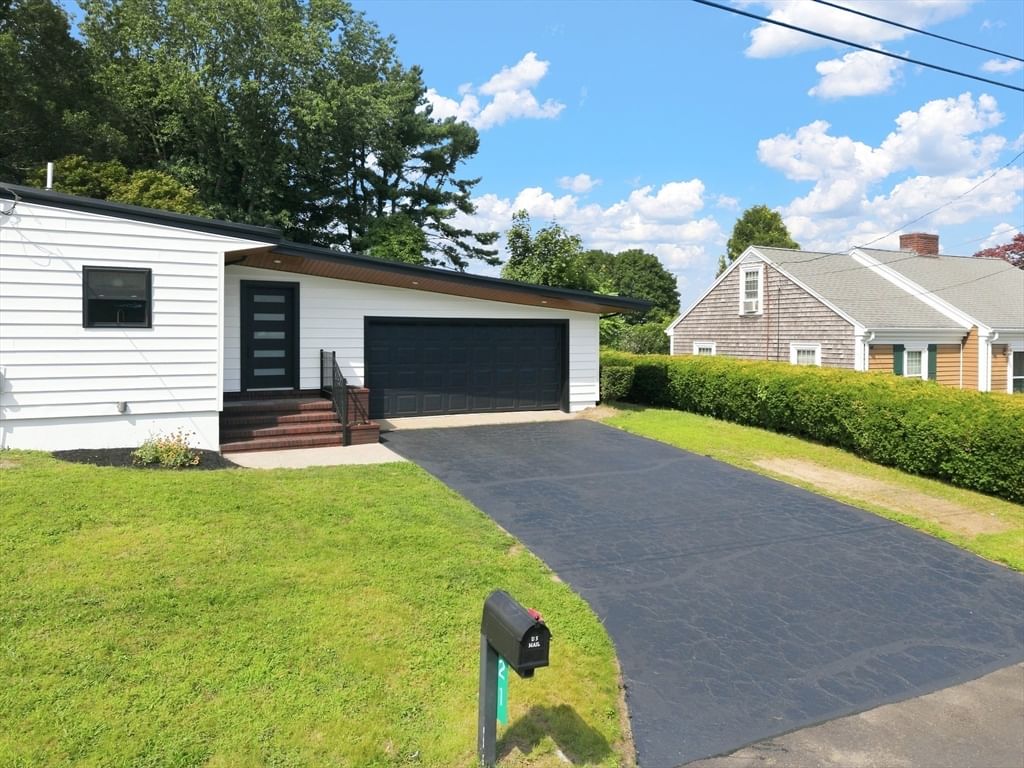 21 Hilltop Rd Dartmouth — Photo 3 of 24