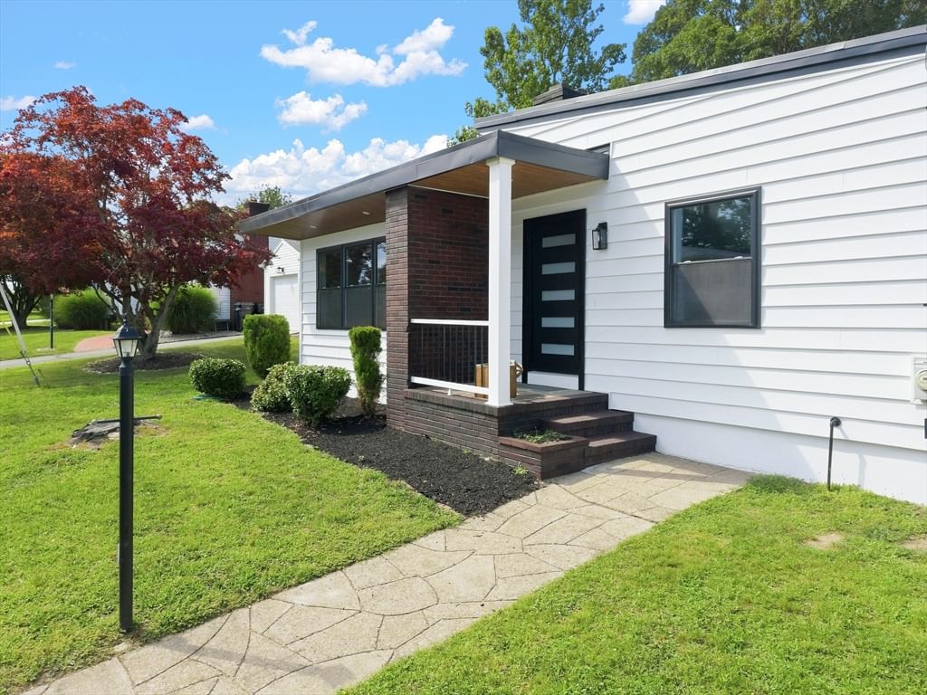 21 Hilltop Rd Dartmouth — Photo 4 of 24
