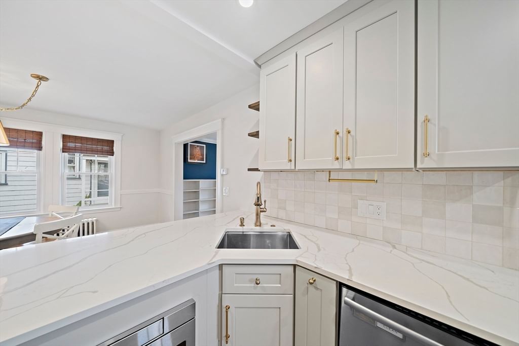 18 Thurlow St Boston — Photo 10 of 28
