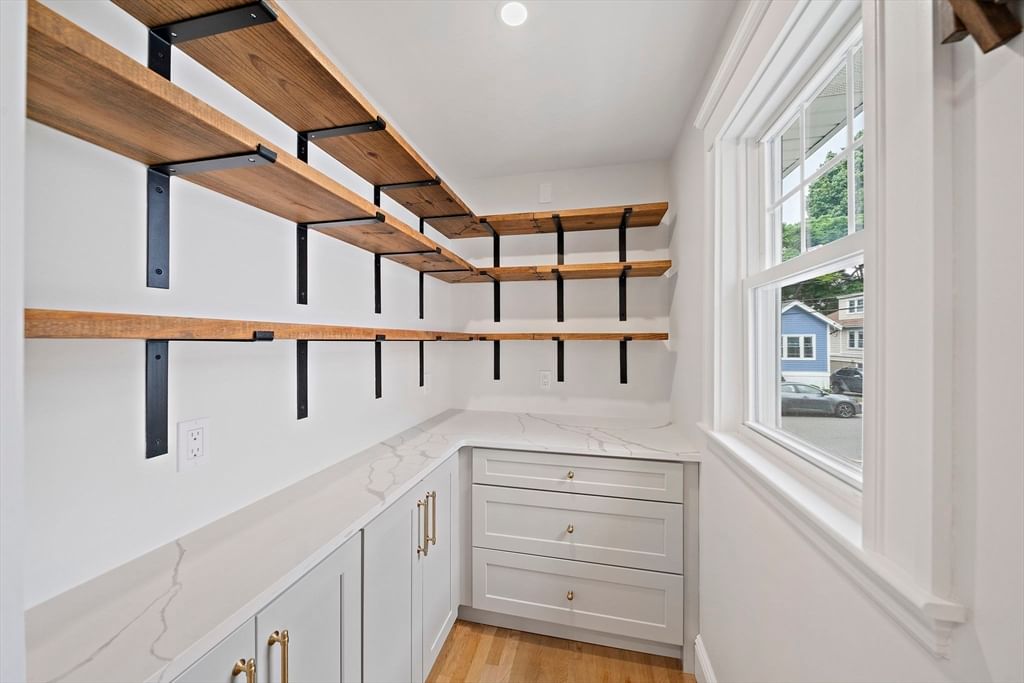 18 Thurlow St Boston — Photo 12 of 28