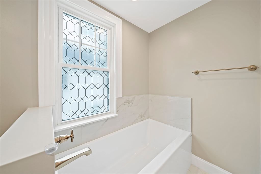 18 Thurlow St Boston — Photo 24 of 28