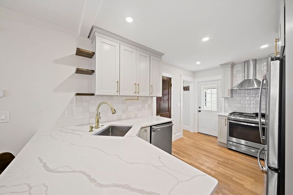 18 Thurlow St Boston — Photo 9 of 28