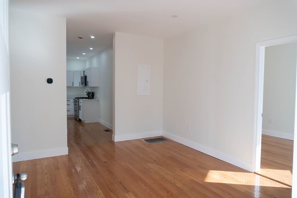 20 Rill Boston — Photo 2 of 15