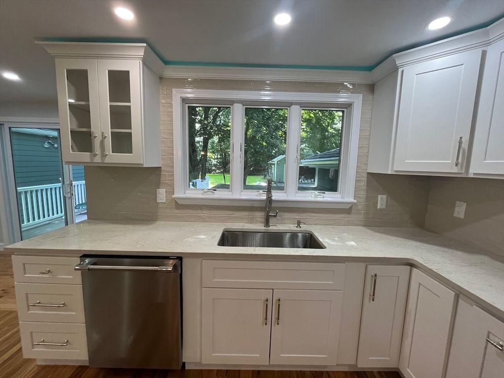 5 Carbrey Avenue Sharon — Photo 6 of 37