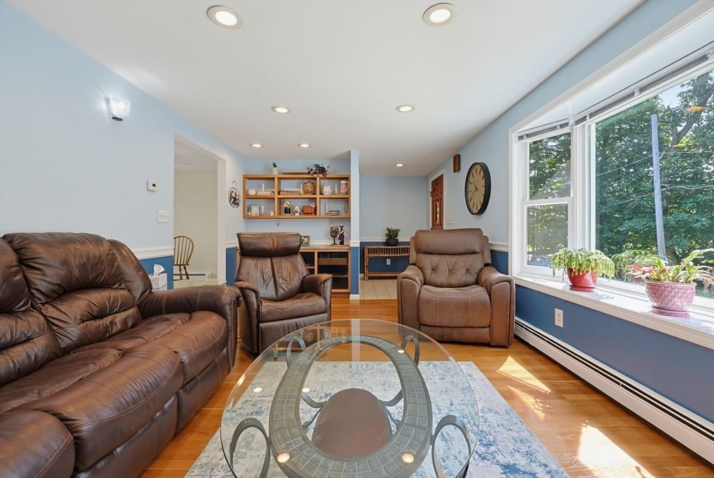 343 Central St Foxboro — Photo 4 of 36