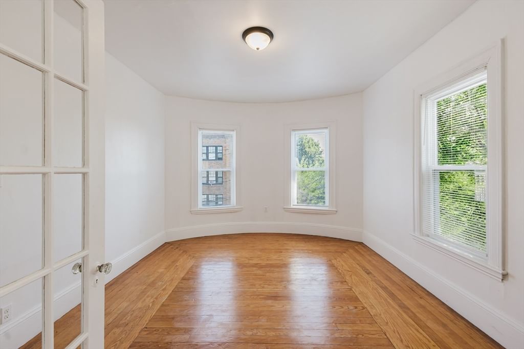 15 Mclellan St Boston — Photo 10 of 42