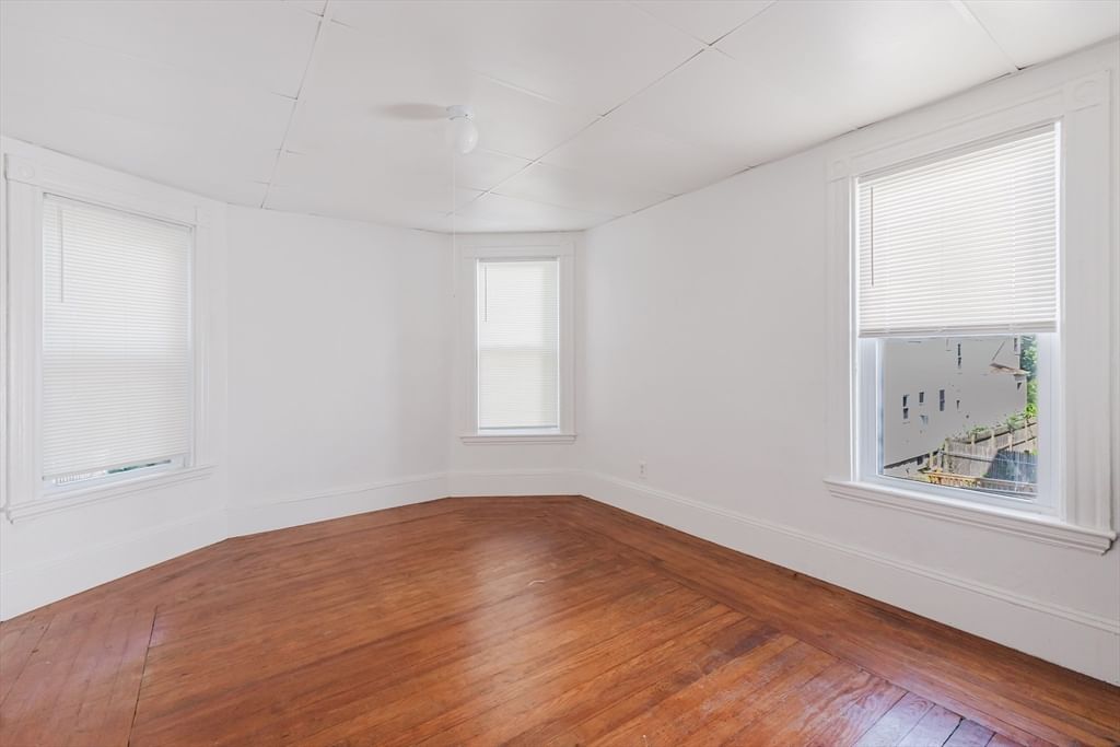 15 Mclellan St Boston — Photo 13 of 42