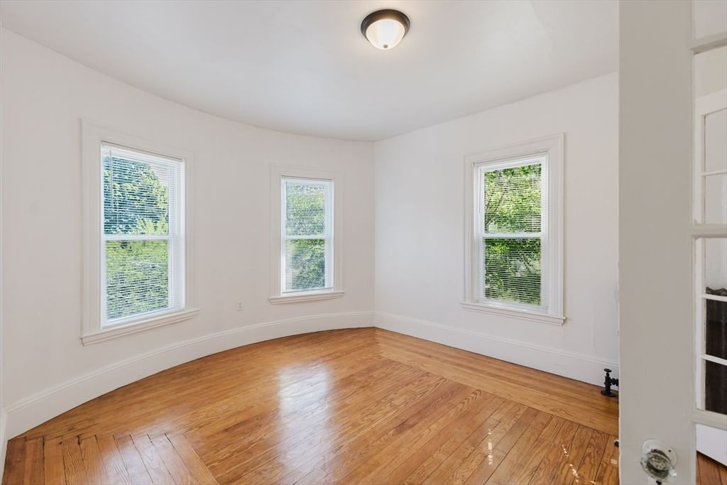 15 Mclellan St Boston — Photo 14 of 42