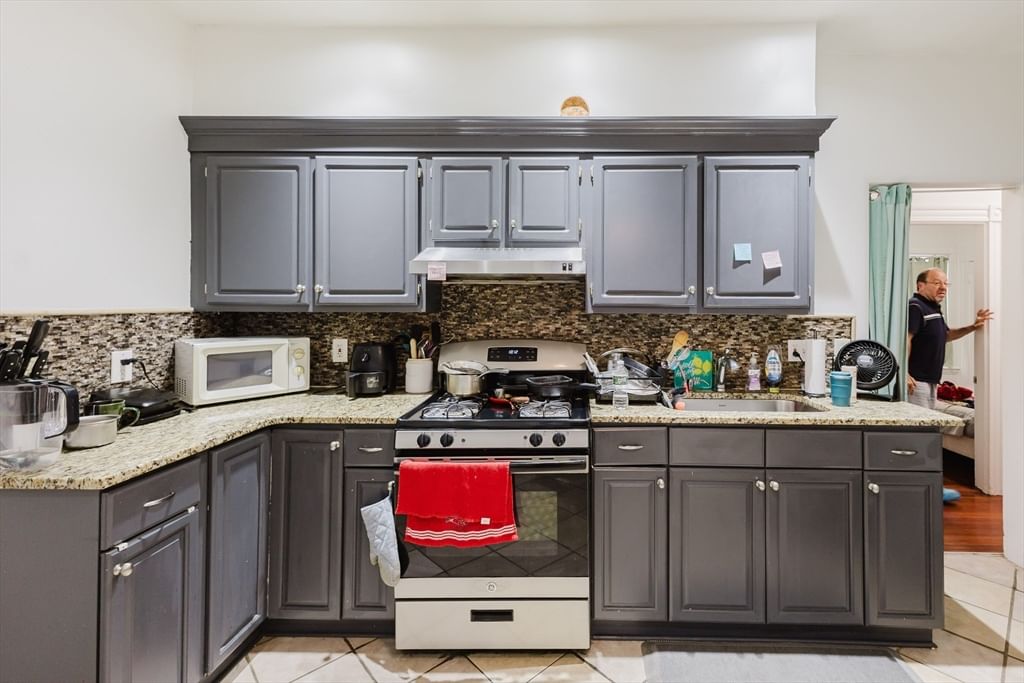 15 Mclellan St Boston — Photo 20 of 42