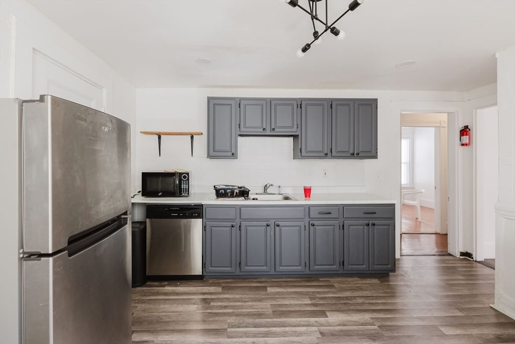 15 Mclellan St Boston — Photo 3 of 42