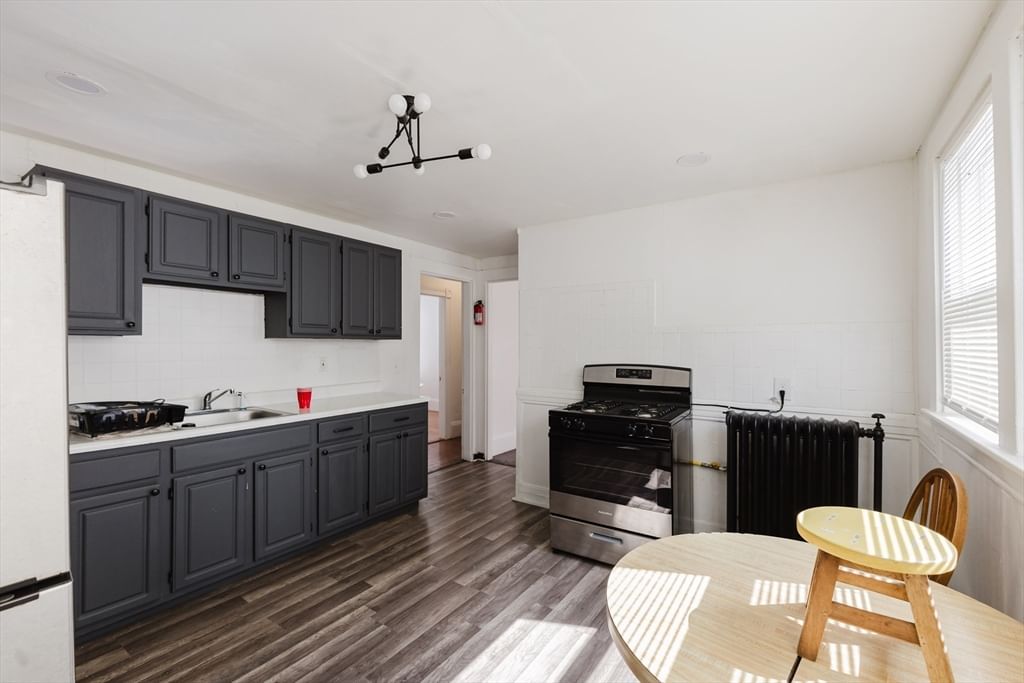 15 Mclellan St Boston — Photo 4 of 42