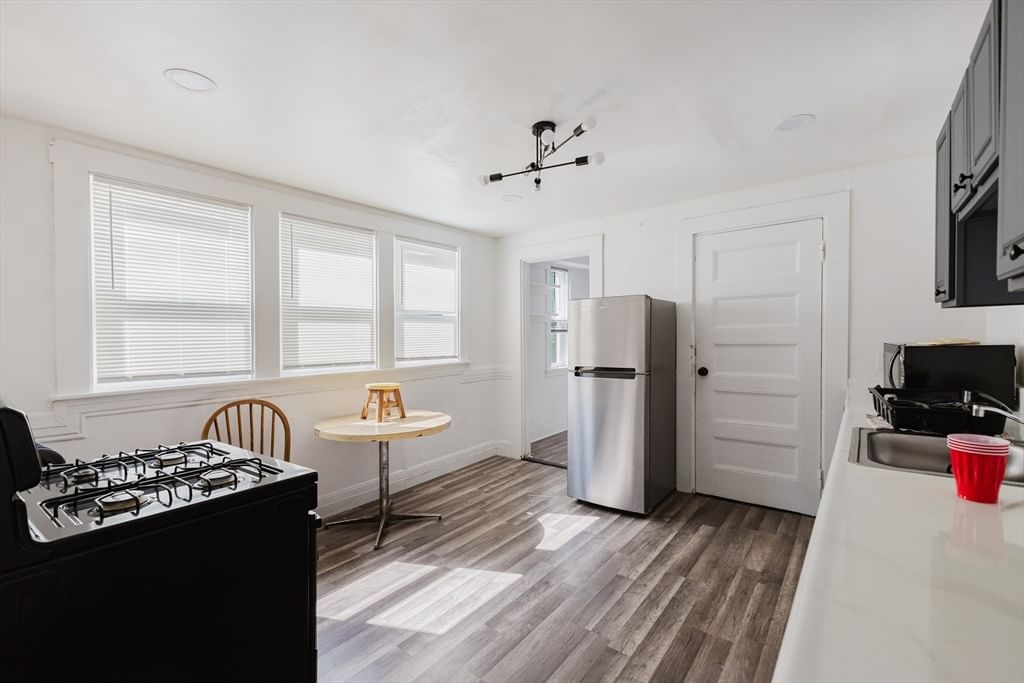 15 Mclellan St Boston — Photo 5 of 42