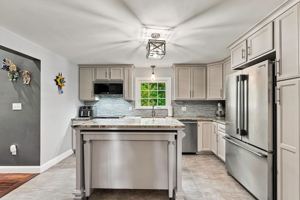 8 Mellen St Hopedale — Photo 11 of 41