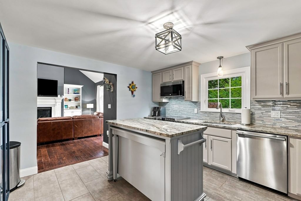 8 Mellen St Hopedale — Photo 12 of 41
