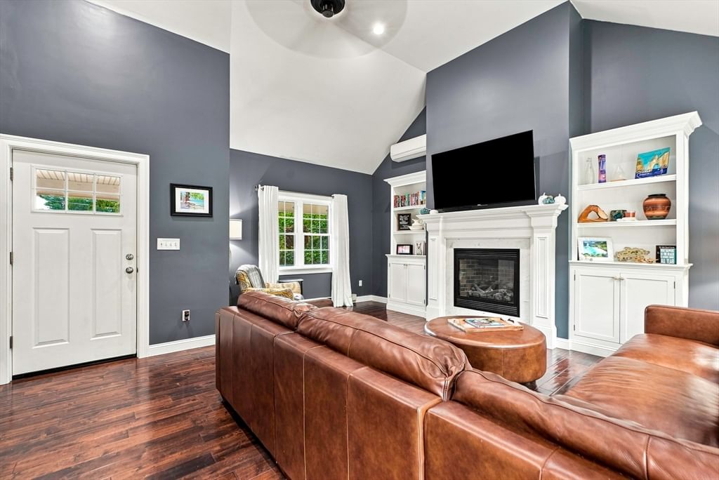 8 Mellen St Hopedale — Photo 8 of 41