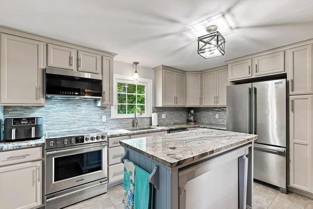 8 Mellen St Hopedale — Photo 9 of 41