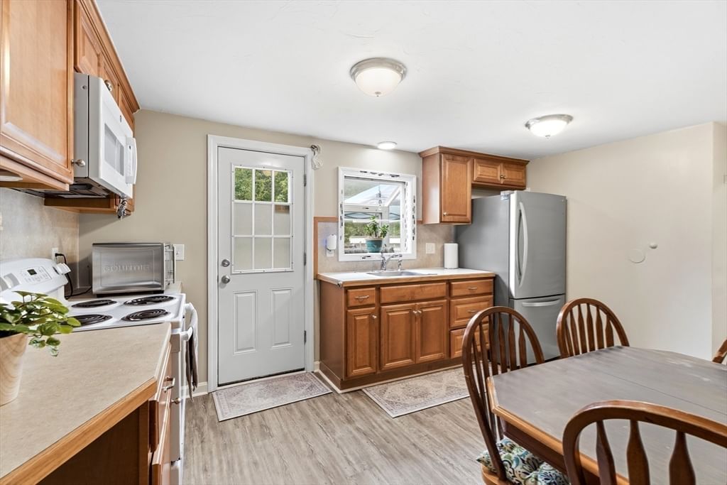 55 Friendship St Billerica — Photo 12 of 42
