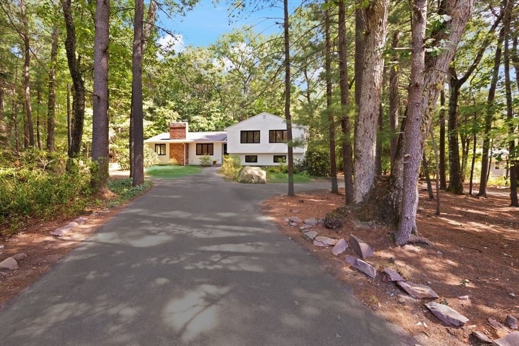 20 Algonquin Rd Canton — Photo 2 of 39