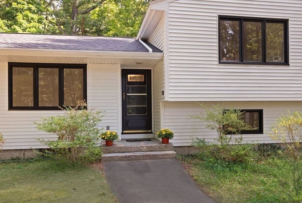 20 Algonquin Rd Canton — Photo 5 of 39