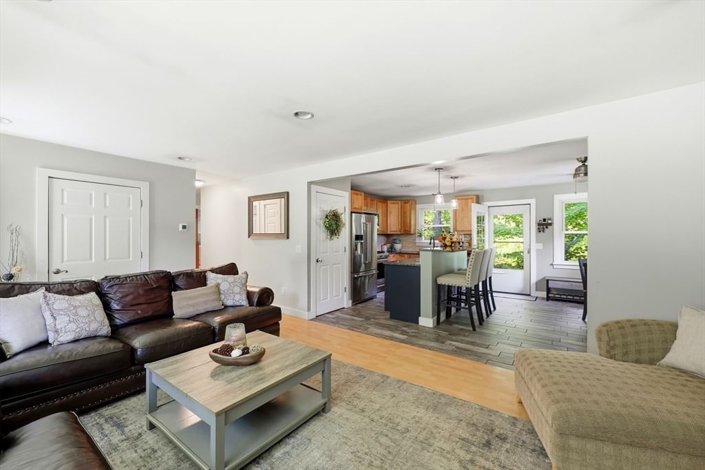 21 Goss Hill Rd Huntington — Photo 2 of 31