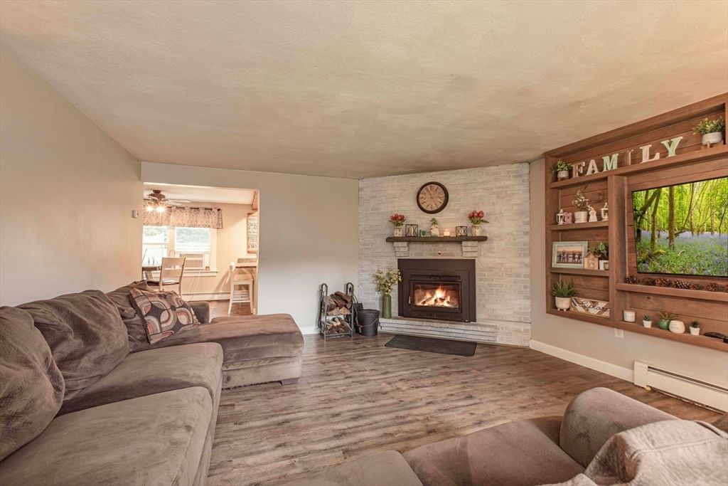 13 Old Powder House Rd Lakeville — Photo 10 of 42