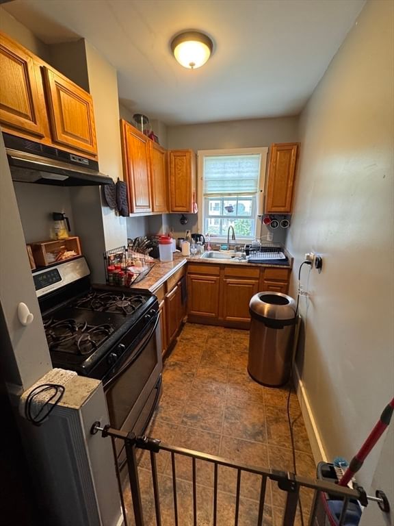 158 Thompson St New Bedford — Photo 8 of 19