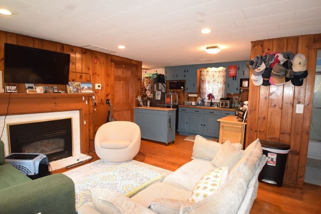 16 Circuit Rd E Yarmouth — Photo 3 of 16