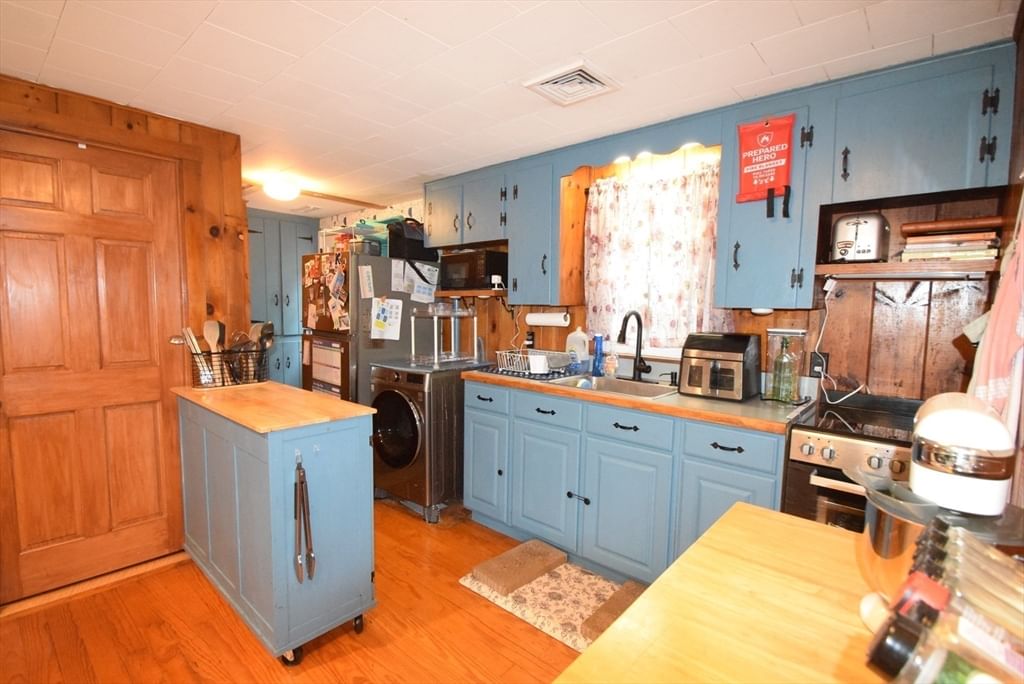 16 Circuit Rd E Yarmouth — Photo 5 of 16