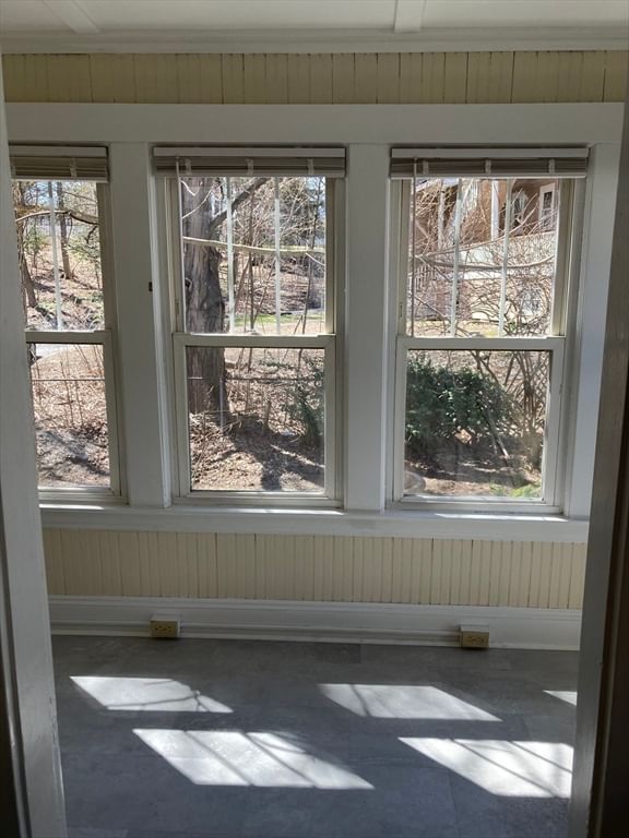 10-12 Dewey Ct Northampton — Photo 13 of 25