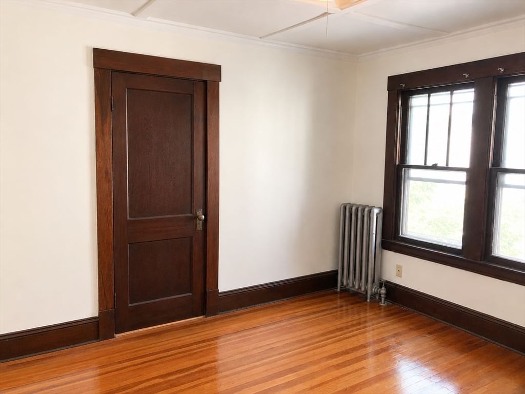 10-12 Dewey Ct Northampton — Photo 8 of 25