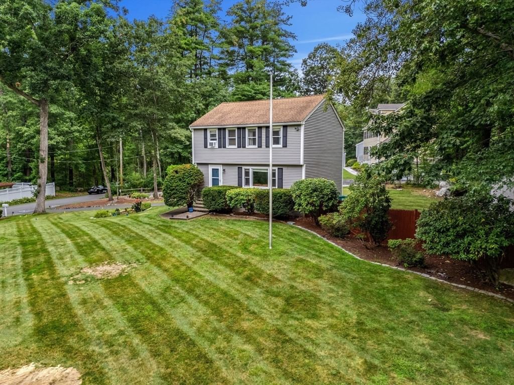 82 Keystone Ln Billerica — Photo 2 of 31