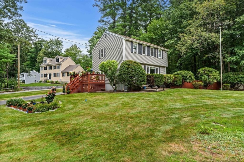 82 Keystone Ln Billerica — Photo 3 of 31