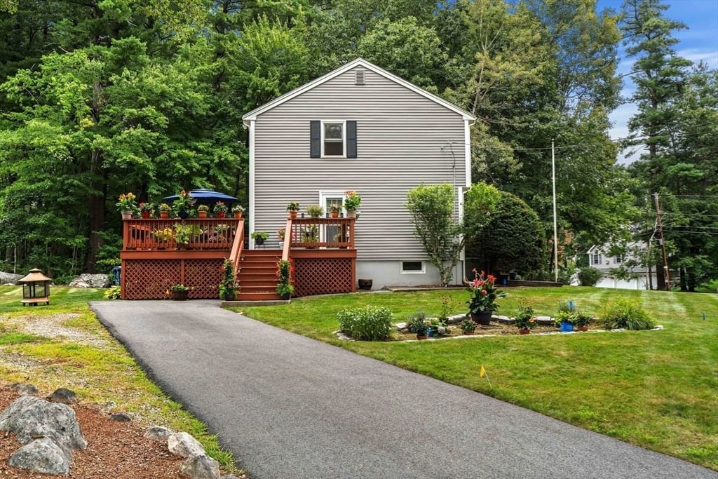 82 Keystone Ln Billerica — Photo 4 of 31