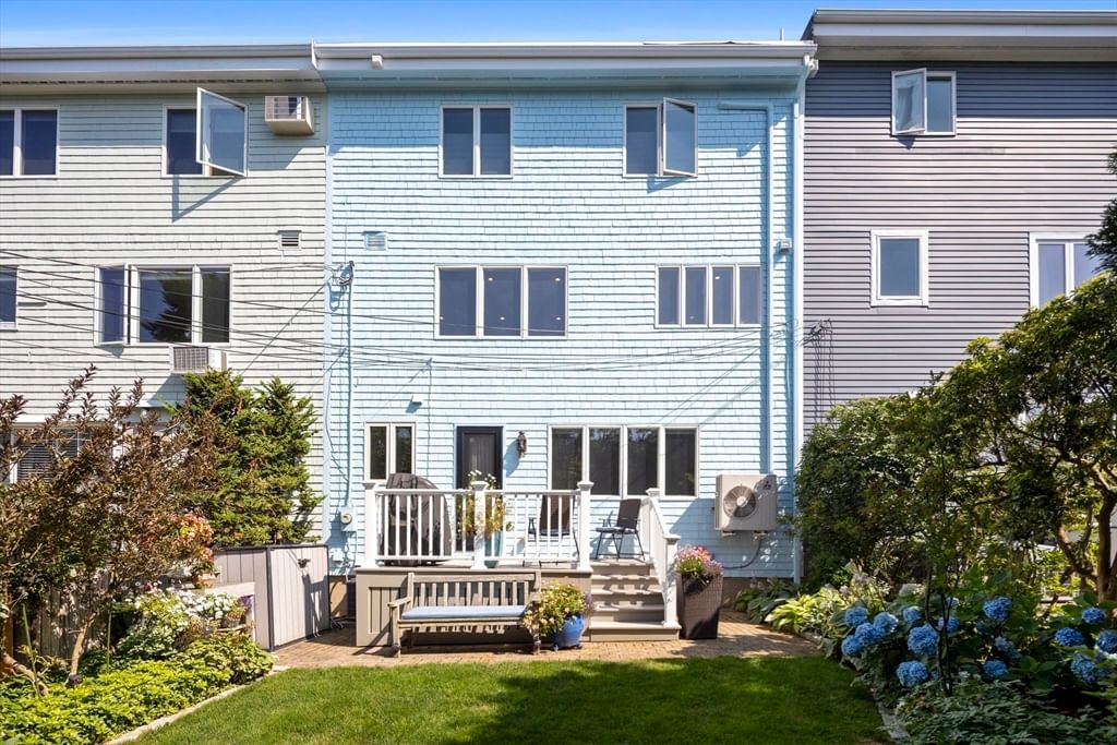 2 Mariners Ln Marblehead — Photo 4 of 28