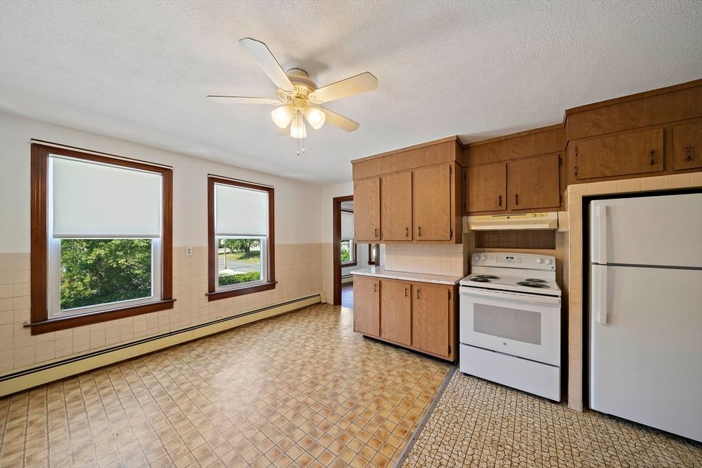 19 Bartlett Avon — Photo 4 of 19