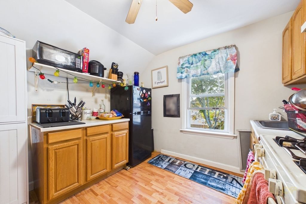 23 Rodney St New Bedford — Photo 8 of 13